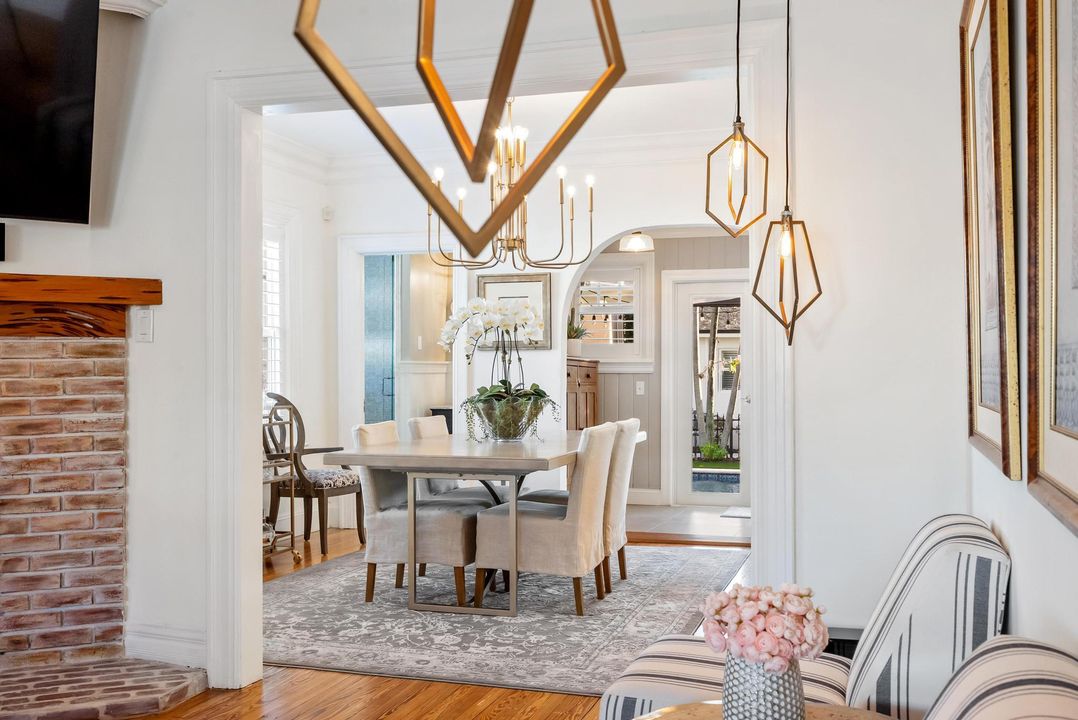 En Venta: $2,250,000 (4 camas, 3 baños, 2810 Pies cuadrados)