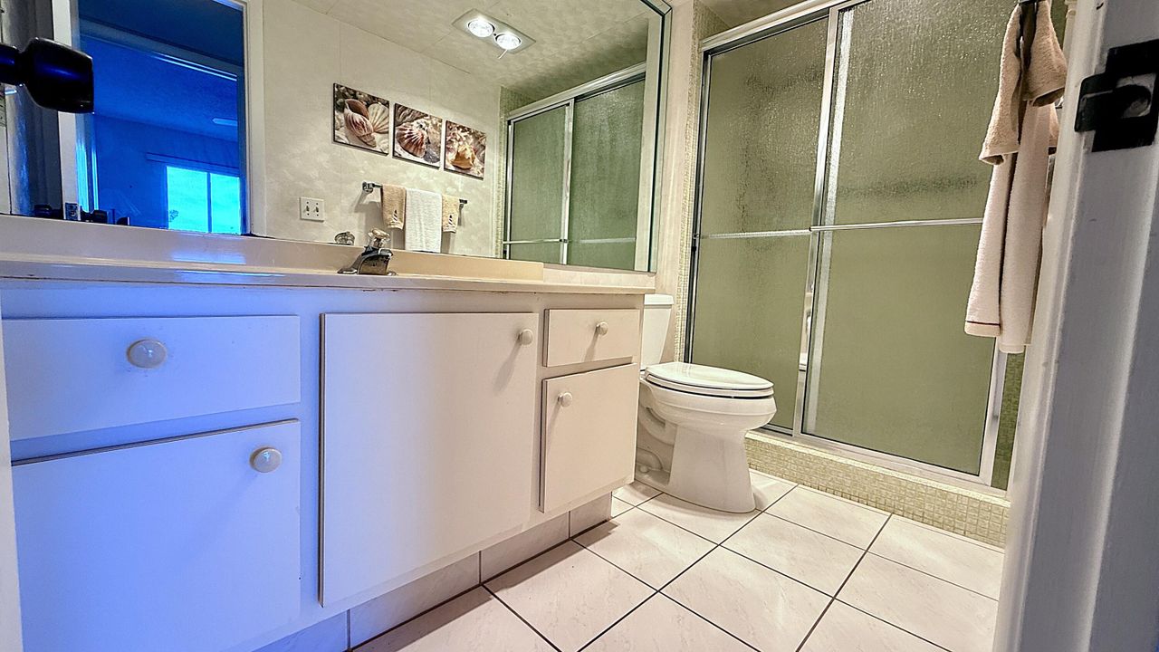 For Sale: $135,000 (2 beds, 2 baths, 983 Square Feet)