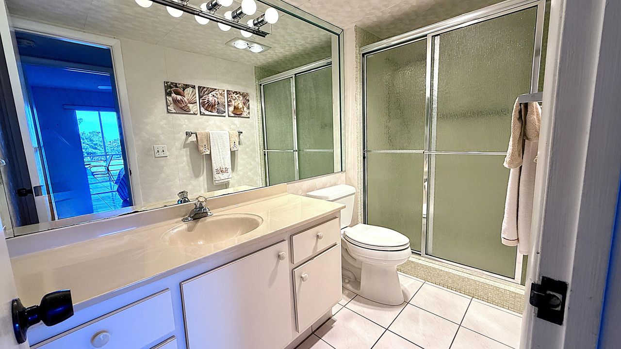 For Sale: $135,000 (2 beds, 2 baths, 983 Square Feet)