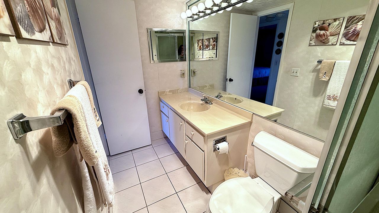 For Sale: $135,000 (2 beds, 2 baths, 983 Square Feet)