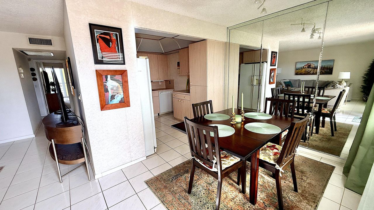 For Sale: $135,000 (2 beds, 2 baths, 983 Square Feet)