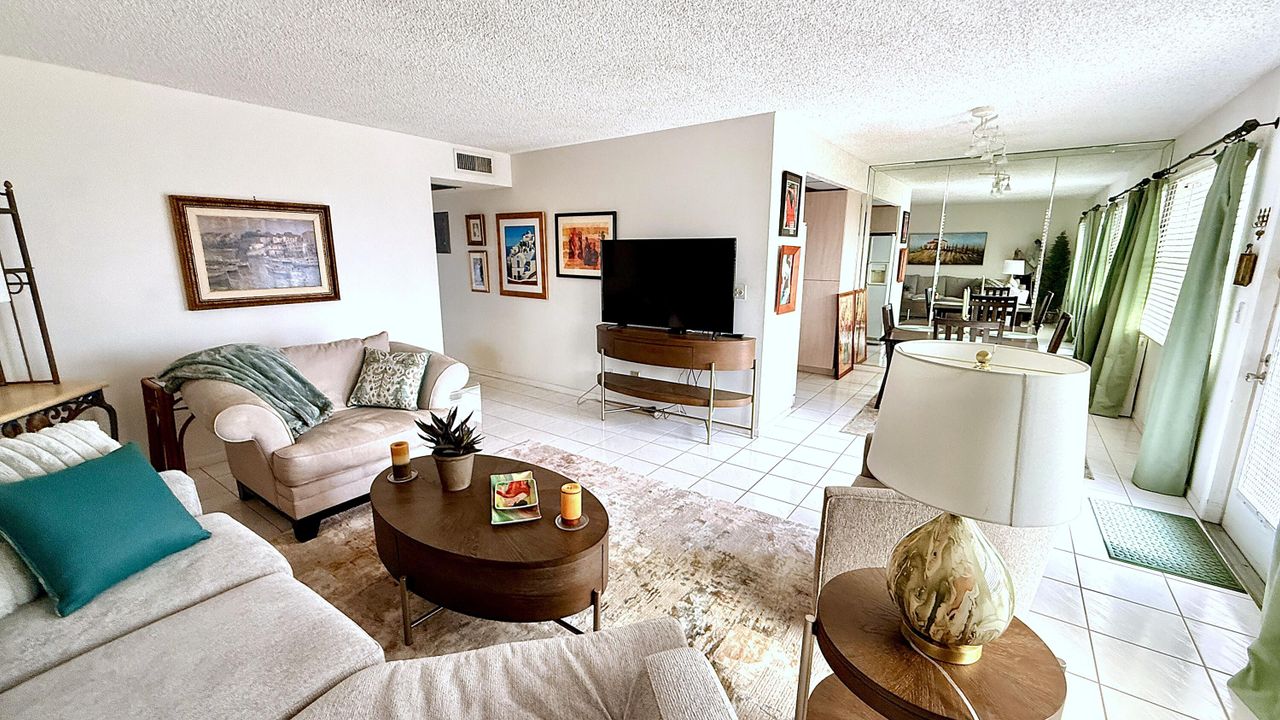 For Sale: $135,000 (2 beds, 2 baths, 983 Square Feet)