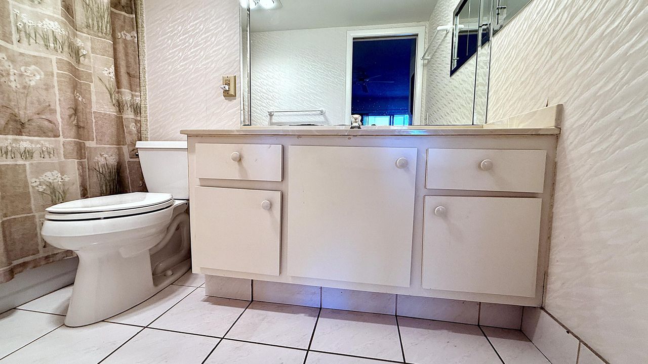 For Sale: $135,000 (2 beds, 2 baths, 983 Square Feet)