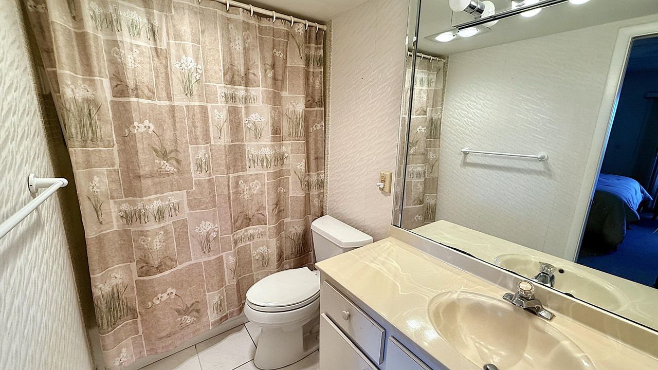 For Sale: $135,000 (2 beds, 2 baths, 983 Square Feet)