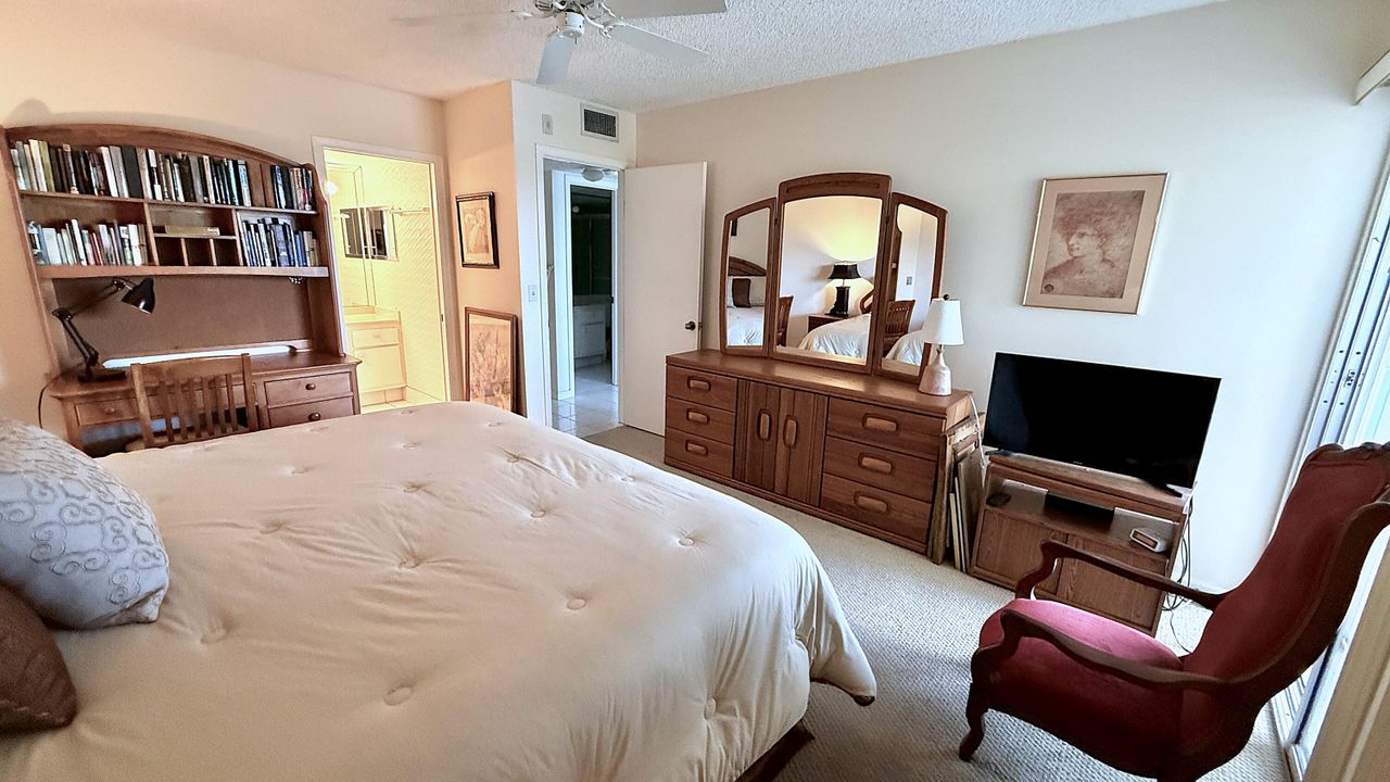 For Sale: $135,000 (2 beds, 2 baths, 983 Square Feet)