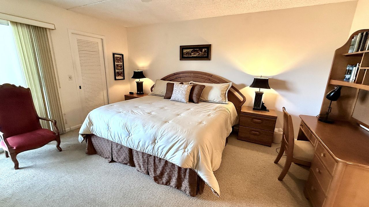 For Sale: $135,000 (2 beds, 2 baths, 983 Square Feet)