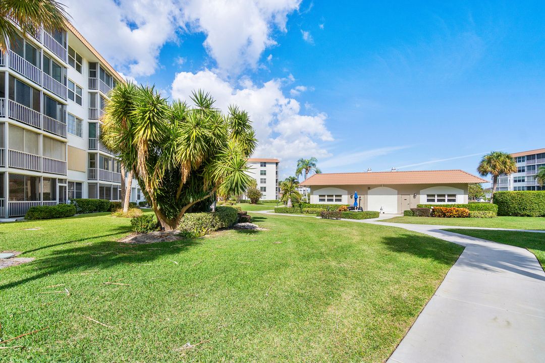 На продажу: $269,900 (2 спален, 2 ванн, 1200 Квадратных фут)