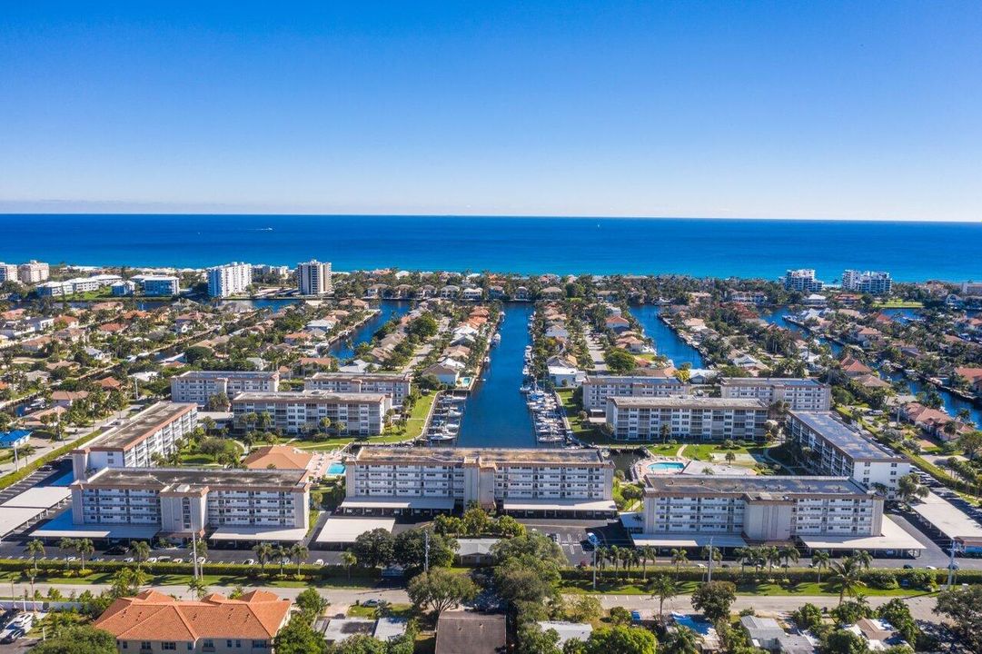 На продажу: $269,900 (2 спален, 2 ванн, 1200 Квадратных фут)