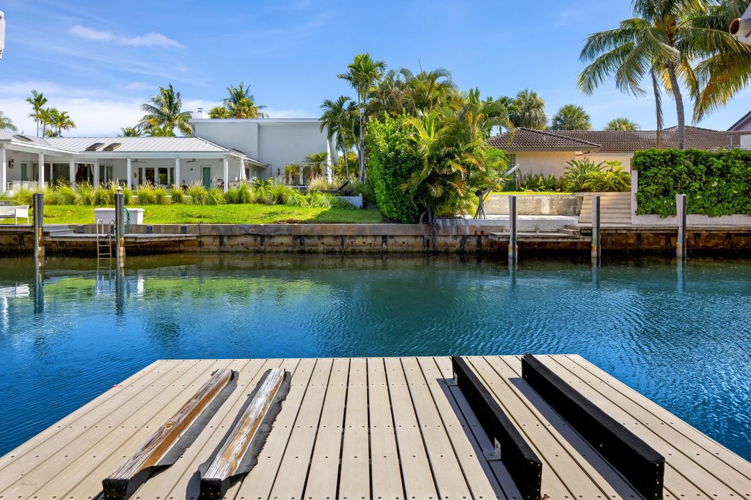 For Sale: $4,595,000 (5 beds, 6 baths, 5506 Square Feet)