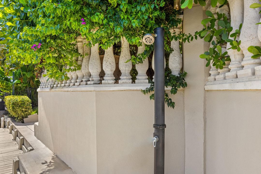 For Sale: $4,595,000 (5 beds, 6 baths, 5506 Square Feet)