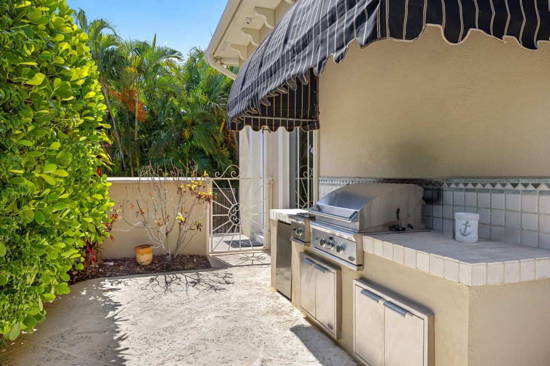 For Sale: $4,595,000 (5 beds, 6 baths, 5506 Square Feet)