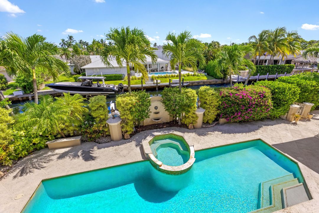 For Sale: $4,595,000 (5 beds, 6 baths, 5506 Square Feet)