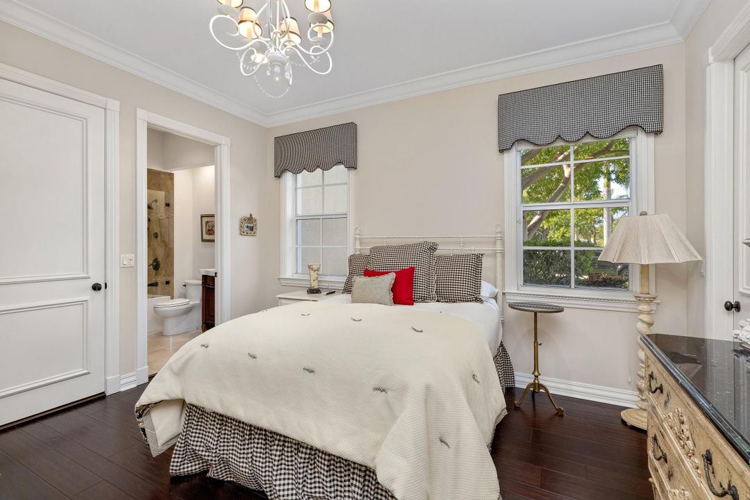 For Sale: $4,595,000 (5 beds, 6 baths, 5506 Square Feet)