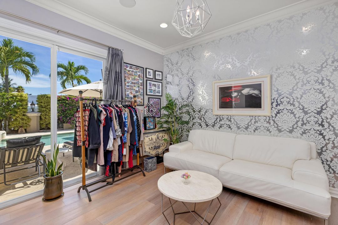 For Sale: $4,595,000 (5 beds, 6 baths, 5506 Square Feet)