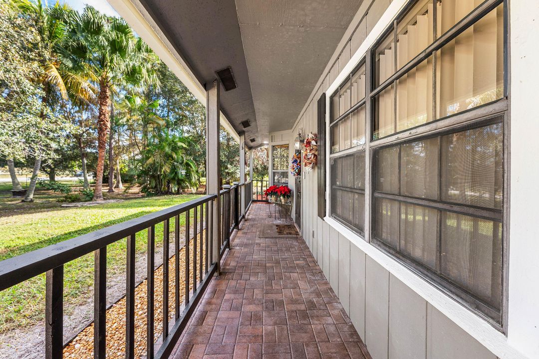 For Sale: $529,999 (3 beds, 2 baths, 1261 Square Feet)