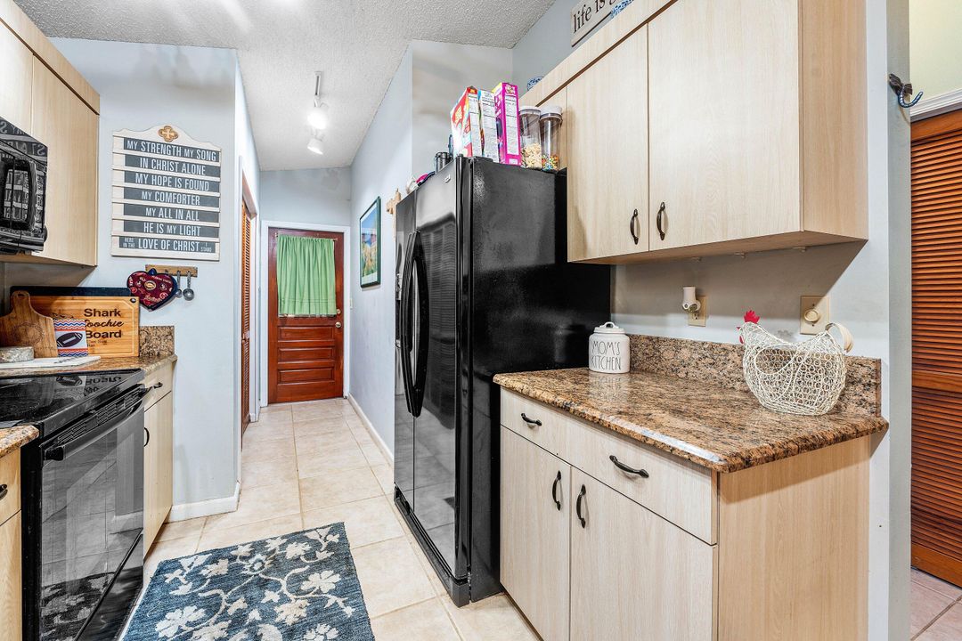 For Sale: $529,999 (3 beds, 2 baths, 1261 Square Feet)