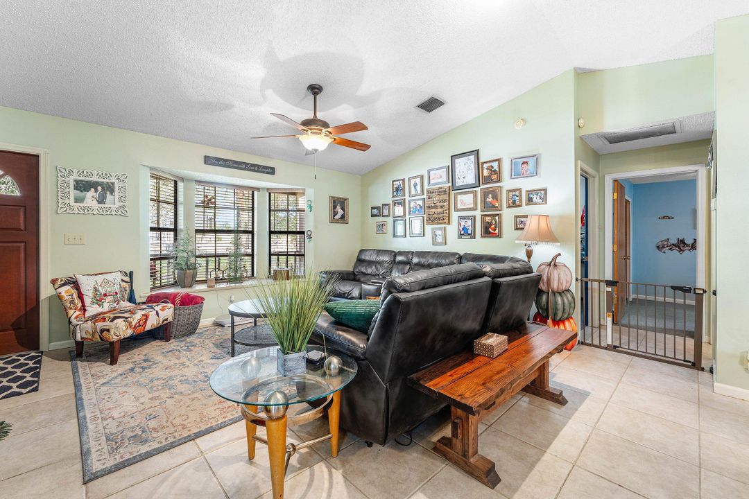 For Sale: $529,999 (3 beds, 2 baths, 1261 Square Feet)