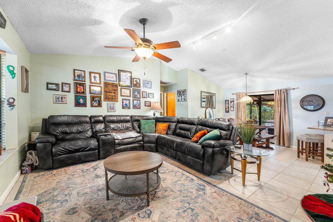 For Sale: $529,999 (3 beds, 2 baths, 1261 Square Feet)