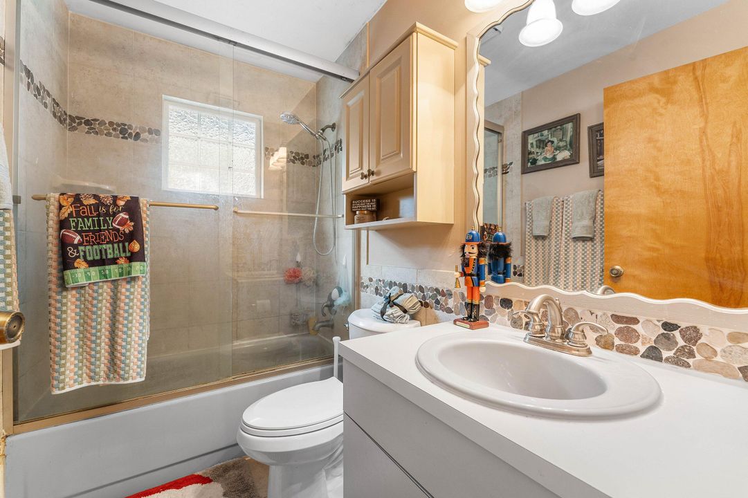 For Sale: $529,999 (3 beds, 2 baths, 1261 Square Feet)