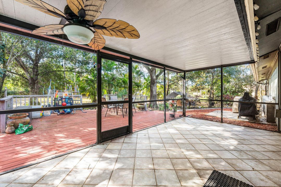 For Sale: $529,999 (3 beds, 2 baths, 1261 Square Feet)