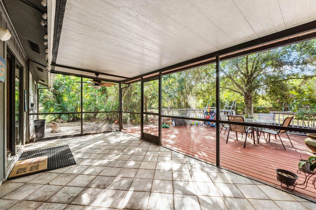 For Sale: $529,999 (3 beds, 2 baths, 1261 Square Feet)