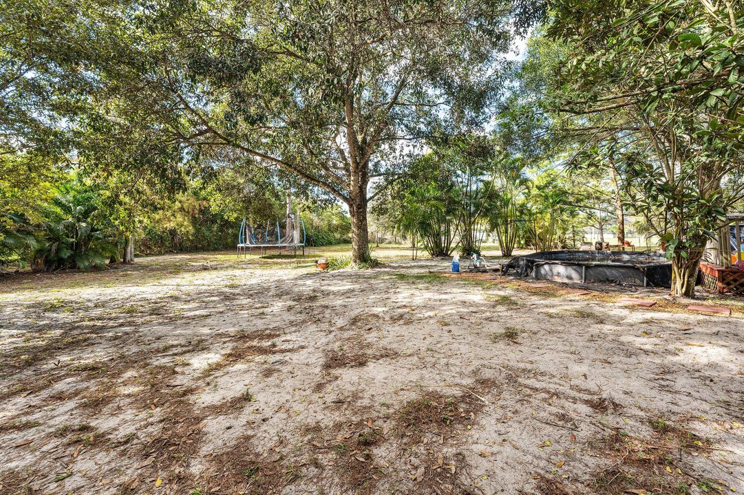 For Sale: $529,999 (3 beds, 2 baths, 1261 Square Feet)