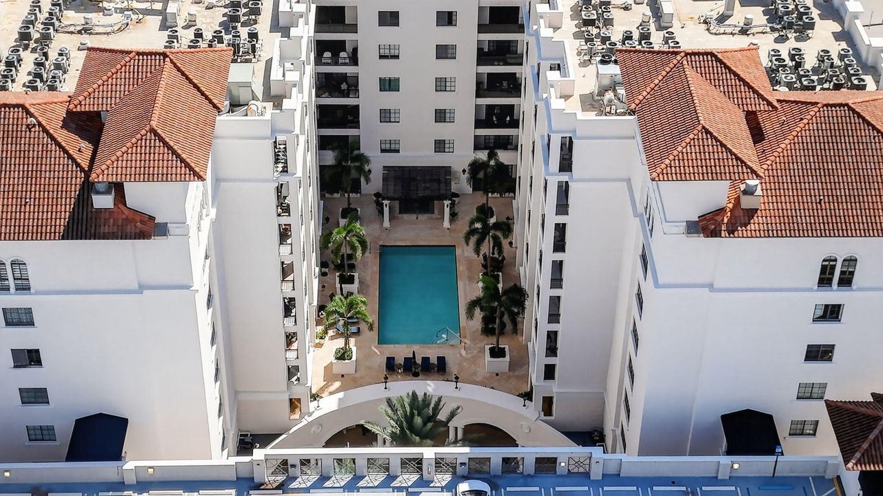 На продажу: $475,000 (2 спален, 2 ванн, 1073 Квадратных фут)