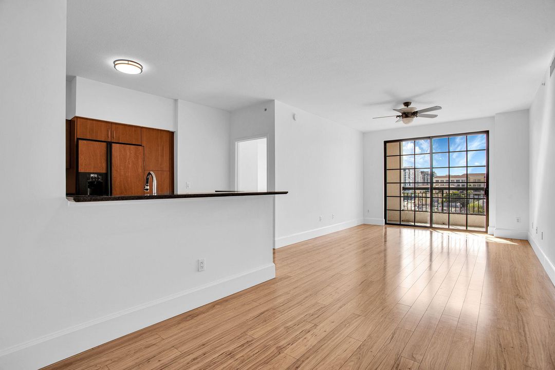 На продажу: $475,000 (2 спален, 2 ванн, 1073 Квадратных фут)