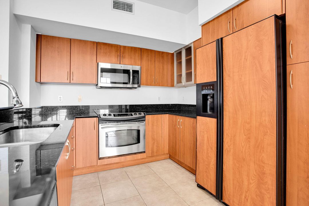 На продажу: $475,000 (2 спален, 2 ванн, 1073 Квадратных фут)