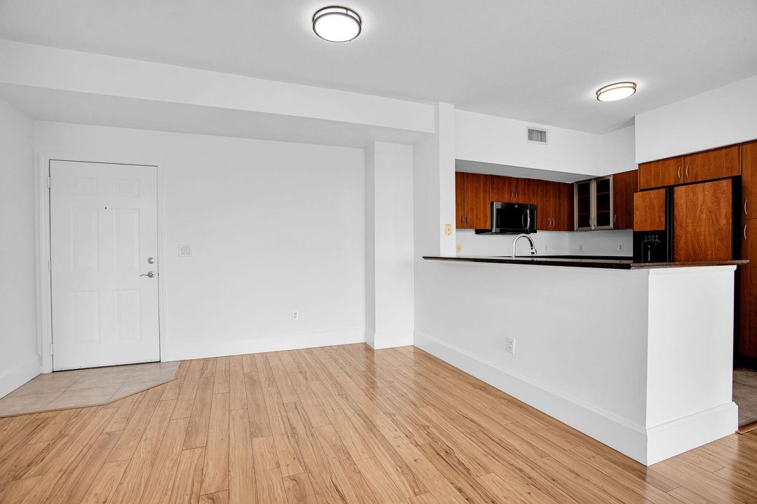 На продажу: $475,000 (2 спален, 2 ванн, 1073 Квадратных фут)