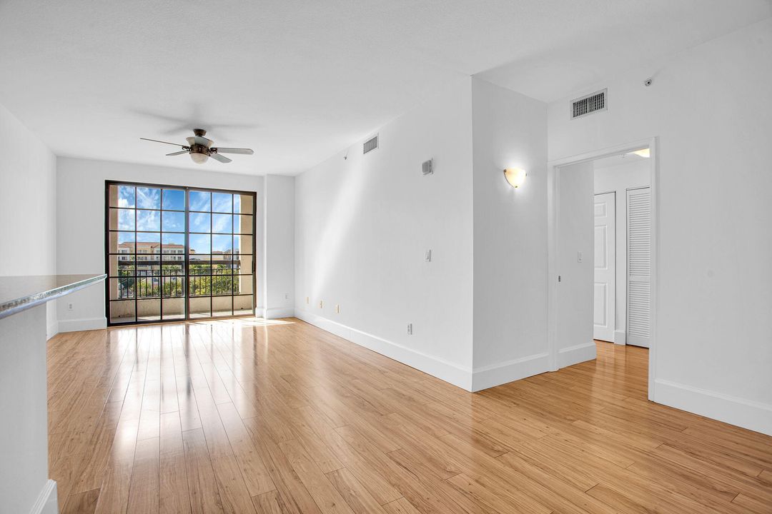 На продажу: $475,000 (2 спален, 2 ванн, 1073 Квадратных фут)