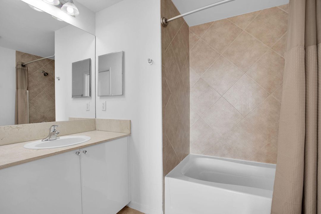 На продажу: $475,000 (2 спален, 2 ванн, 1073 Квадратных фут)