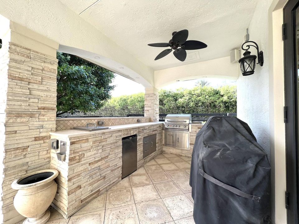 En Venta: $3,725,000 (4 camas, 3 baños, 4536 Pies cuadrados)