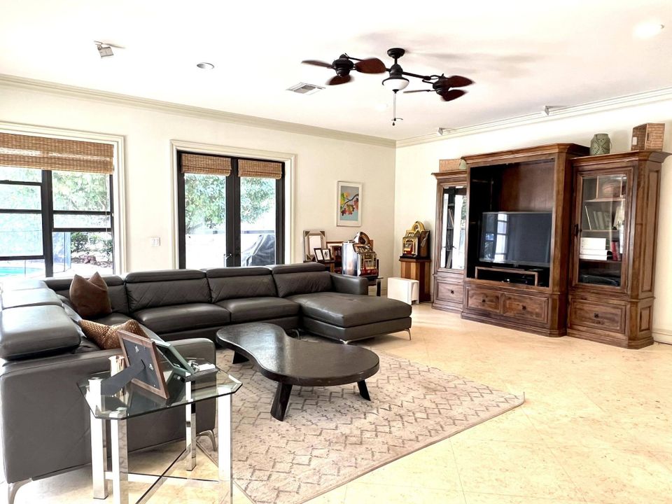 En Venta: $3,725,000 (4 camas, 3 baños, 4536 Pies cuadrados)