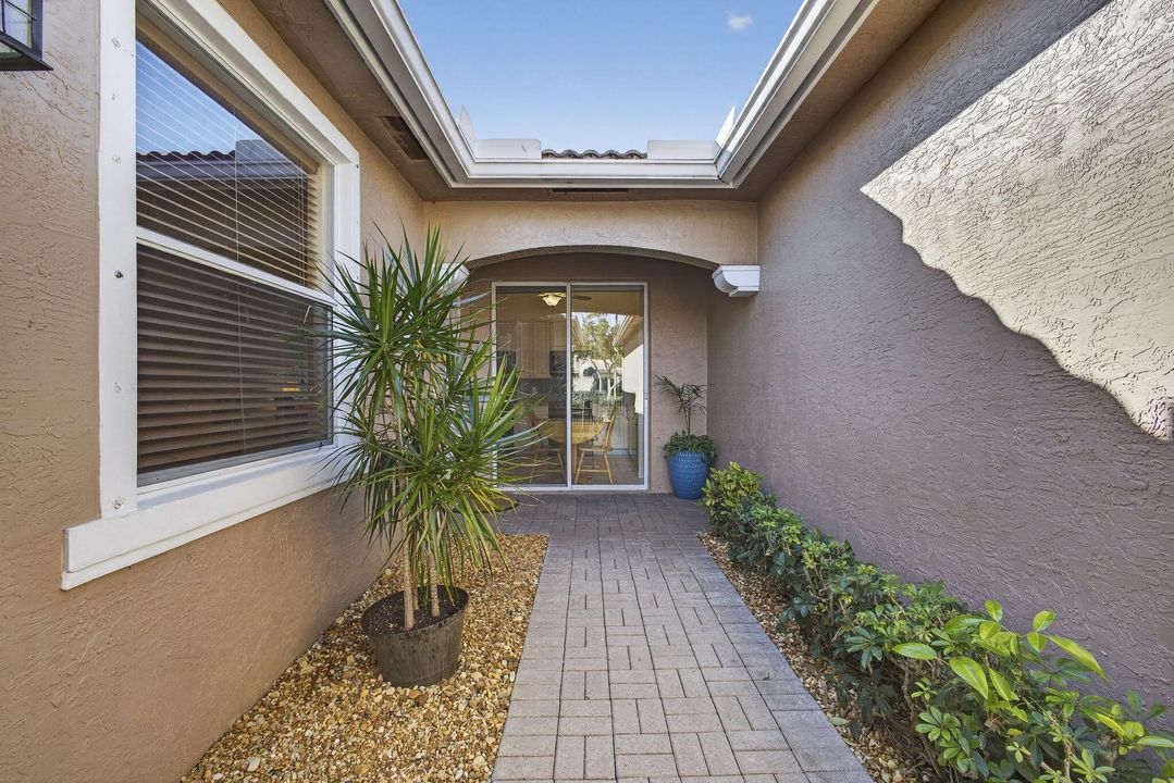 For Sale: $400,000 (3 beds, 2 baths, 1429 Square Feet)