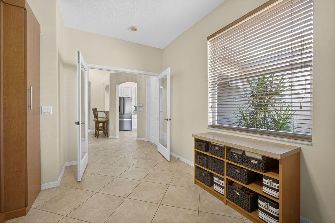 For Sale: $400,000 (3 beds, 2 baths, 1429 Square Feet)