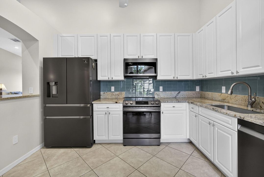 For Sale: $400,000 (3 beds, 2 baths, 1429 Square Feet)