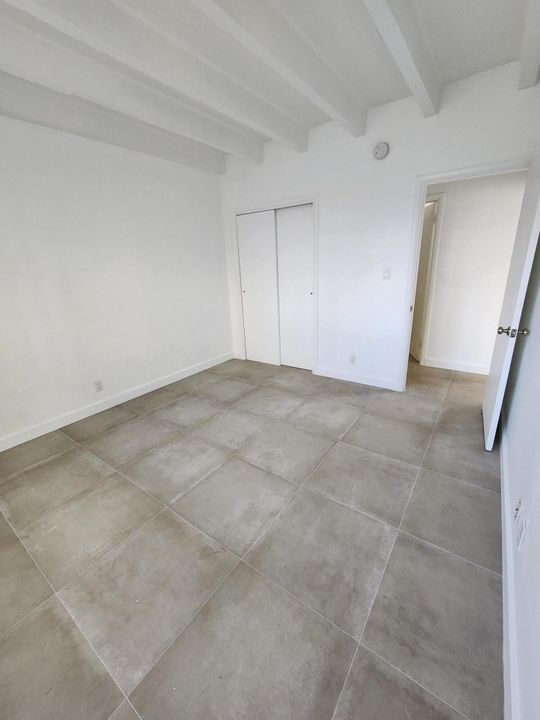 For Rent: $1,700 (1 beds, 1 baths, 4818 Square Feet)