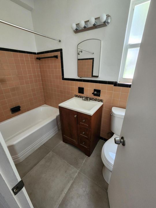 For Rent: $1,700 (1 beds, 1 baths, 4818 Square Feet)