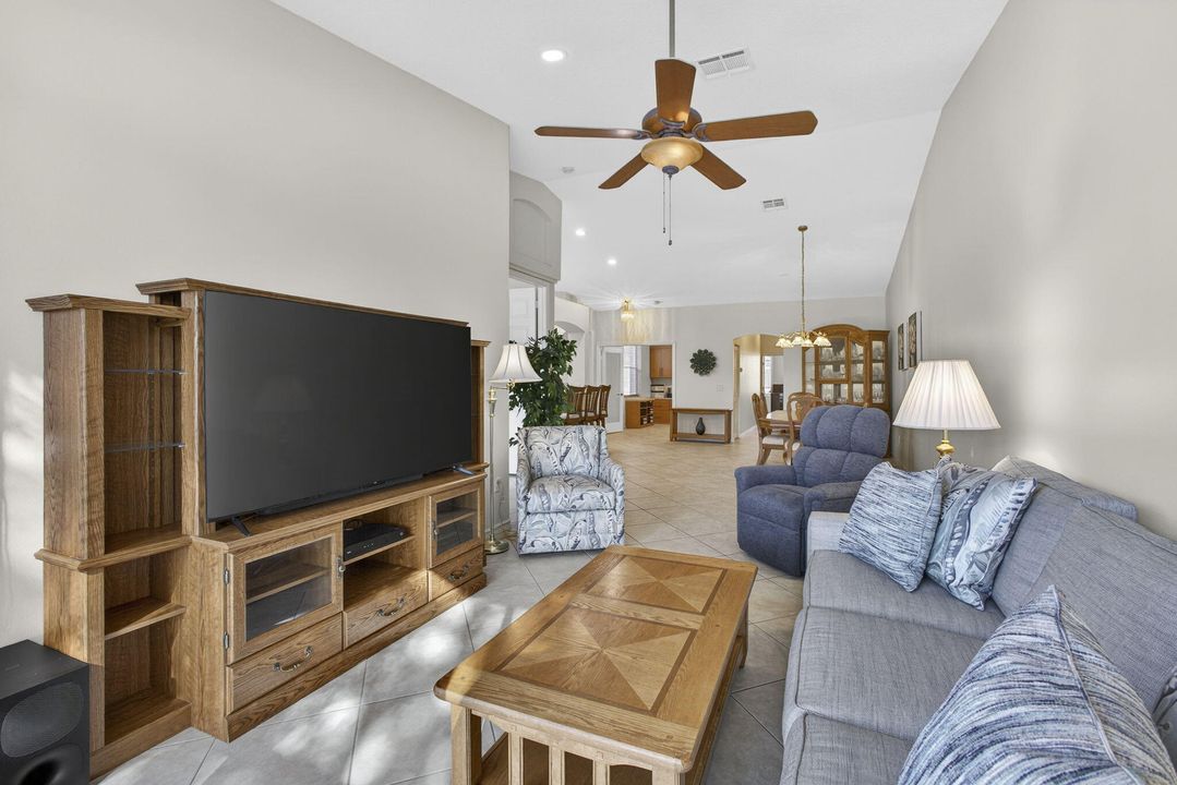 For Sale: $400,000 (3 beds, 2 baths, 1429 Square Feet)