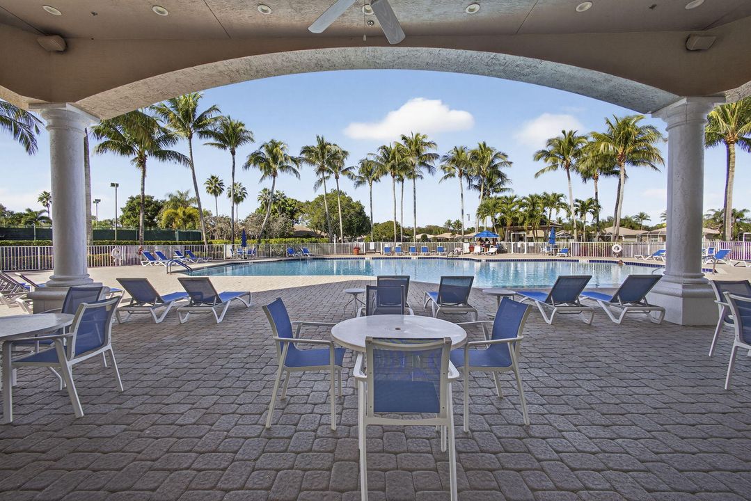 For Sale: $400,000 (3 beds, 2 baths, 1429 Square Feet)