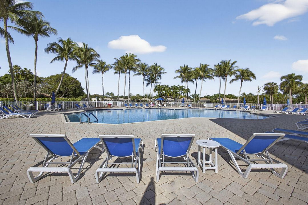 For Sale: $400,000 (3 beds, 2 baths, 1429 Square Feet)