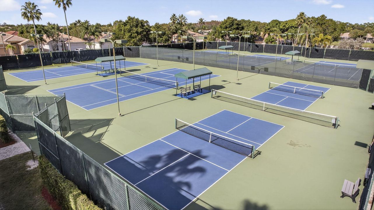 For Sale: $400,000 (3 beds, 2 baths, 1429 Square Feet)