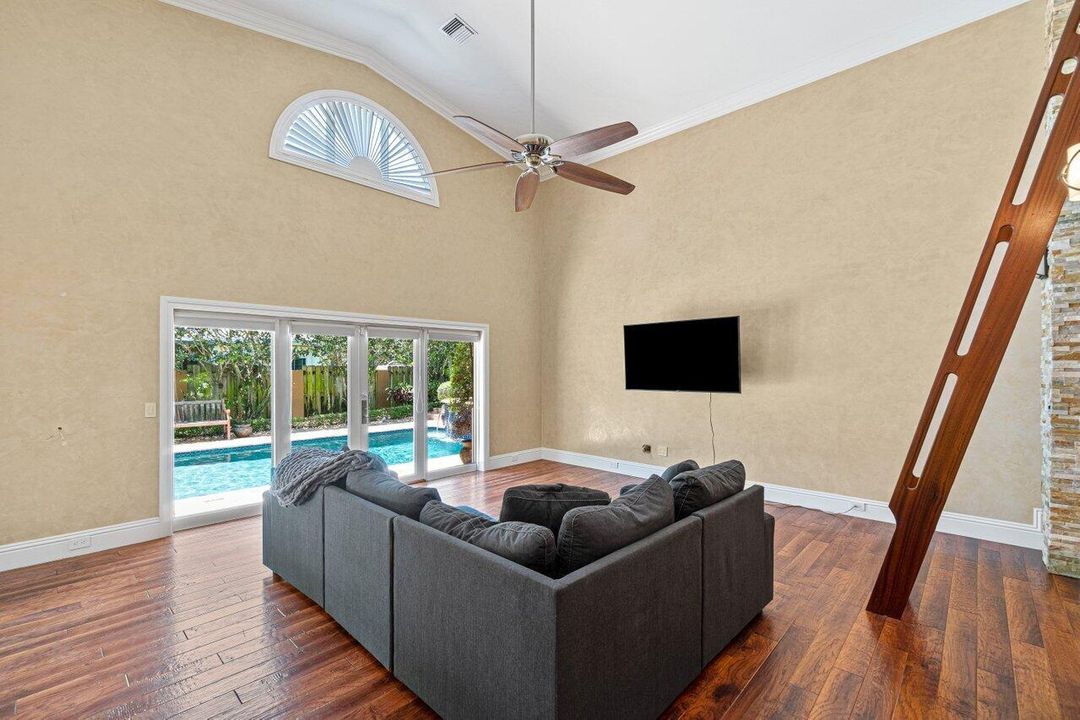 В аренду: $10,000 (3 спален, 2 ванн, 1602 Квадратных фут)