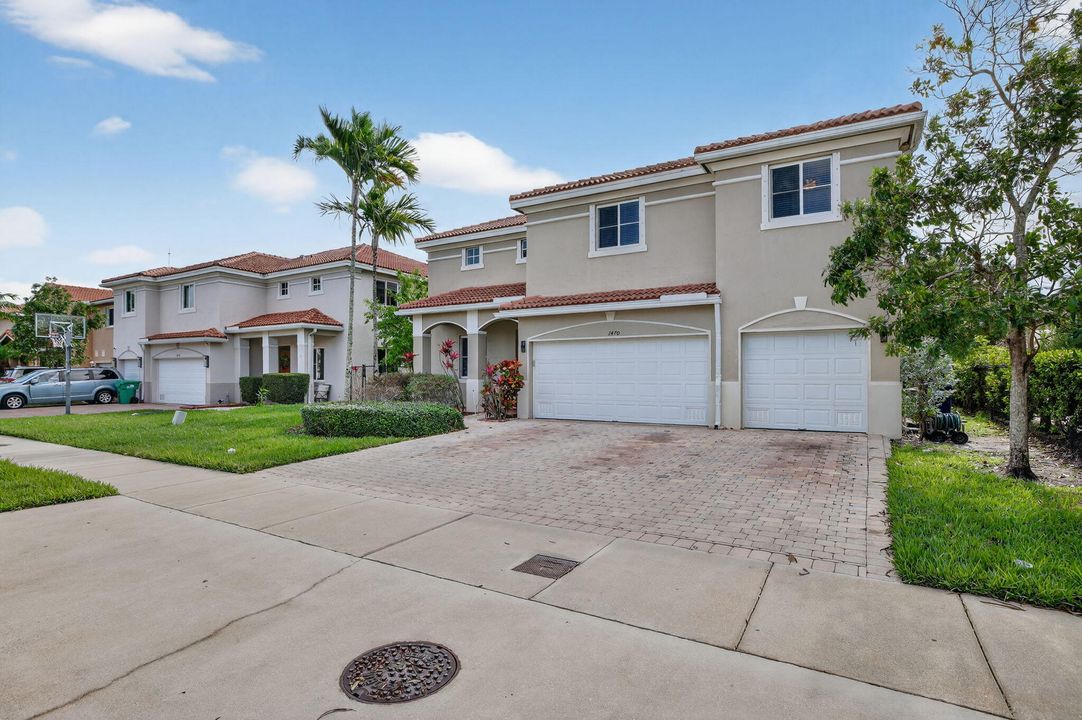 На продажу: $825,000 (6 спален, 4 ванн, 3379 Квадратных фут)