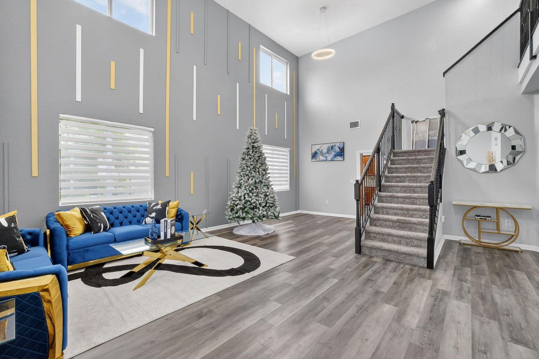 На продажу: $825,000 (6 спален, 4 ванн, 3379 Квадратных фут)