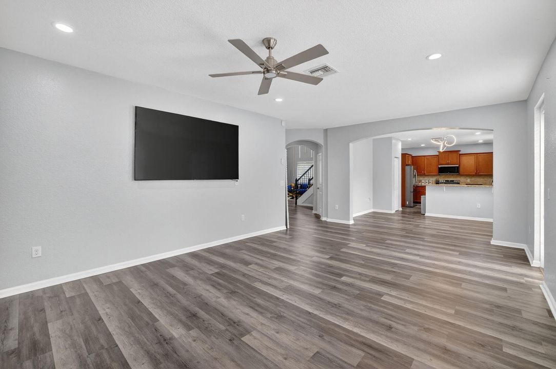 На продажу: $825,000 (6 спален, 4 ванн, 3379 Квадратных фут)