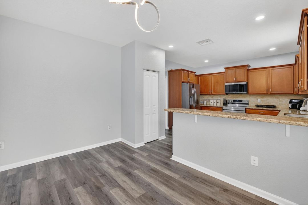 На продажу: $825,000 (6 спален, 4 ванн, 3379 Квадратных фут)