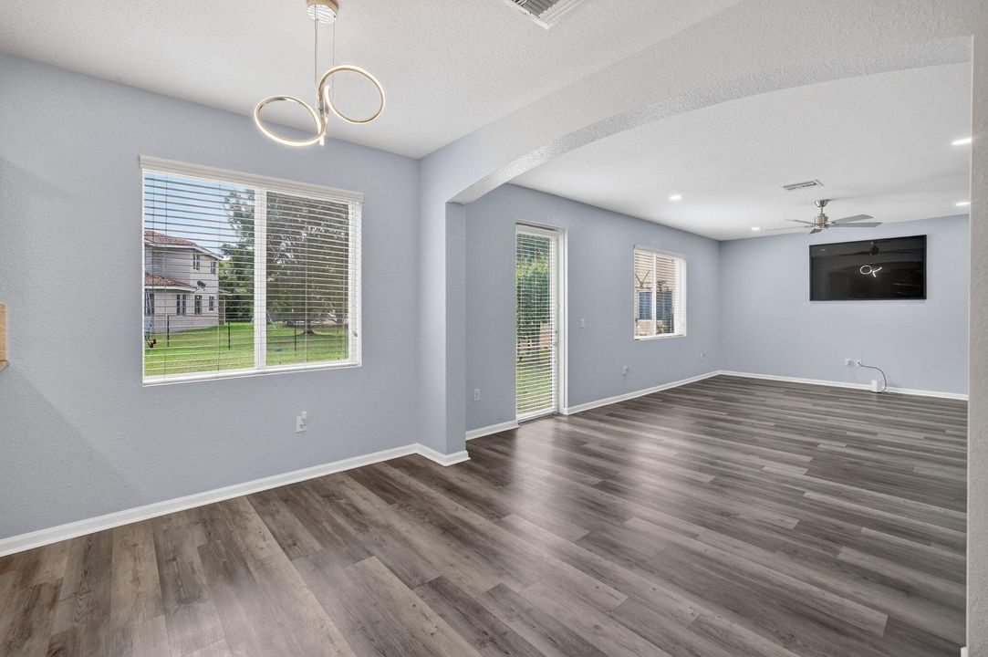 На продажу: $825,000 (6 спален, 4 ванн, 3379 Квадратных фут)