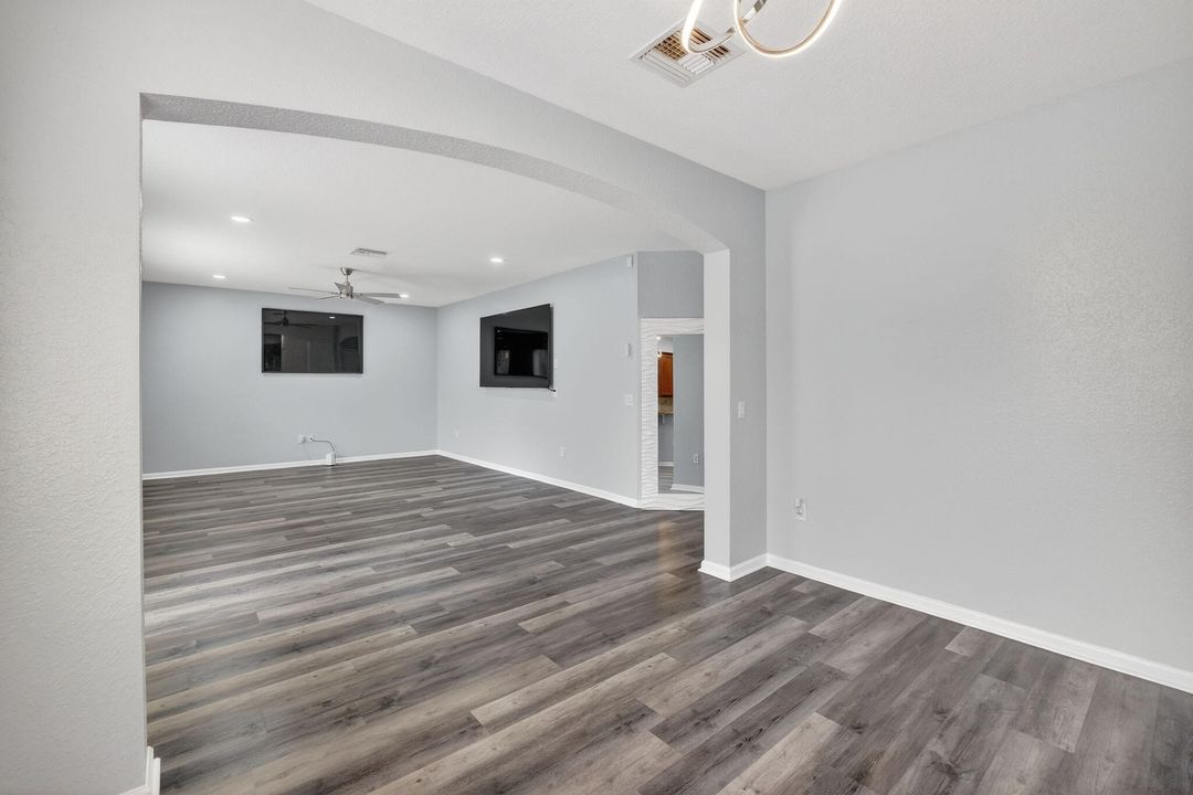 На продажу: $825,000 (6 спален, 4 ванн, 3379 Квадратных фут)